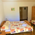 Na Meji Lantgård *