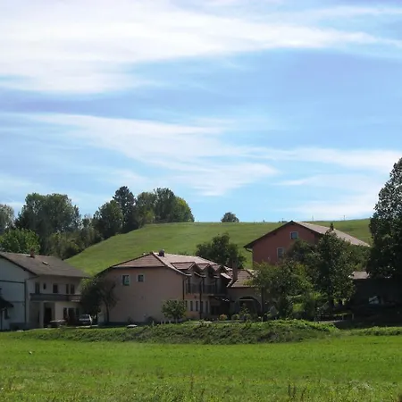 Lantgård Na Meji Pivka