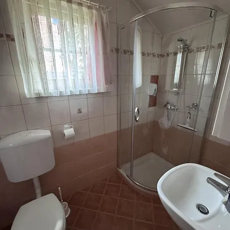 Na Meji Bivanje na kmetiji Pivka