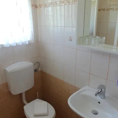 Na Meji Bivanje na kmetiji