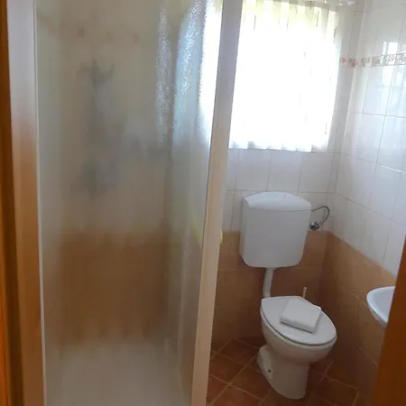 Bivanje na kmetiji Na Meji Pivka