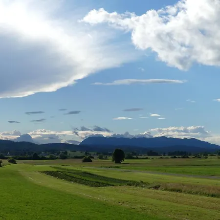 Na Meji Feriegård *