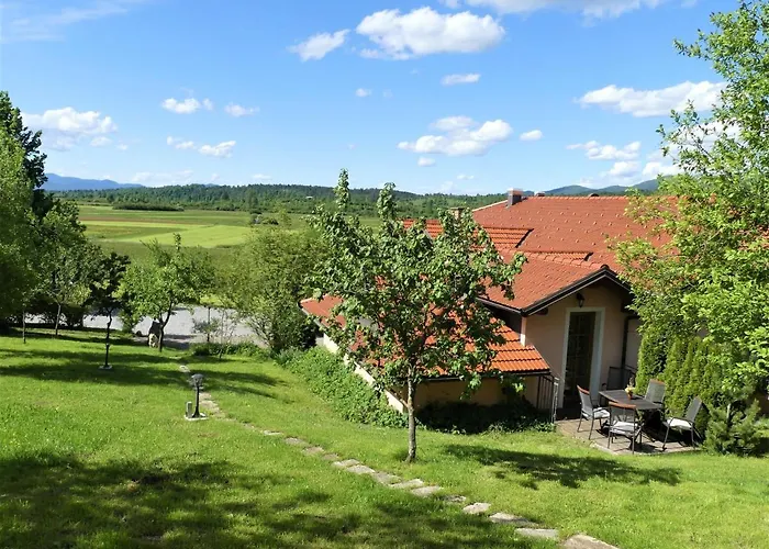 Çiftlik konaklama Na Meji Pivka